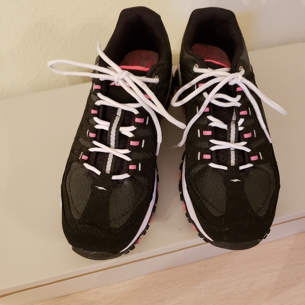 🌷Avia Athletic Shoes size 8
